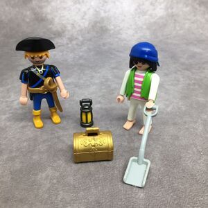Playmobil Pirate Figures, Shovel & Treasure Chest